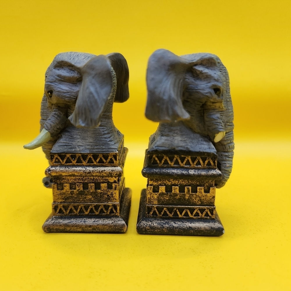 2 Wild Animals of Africa Elephants Brown Black Chess Pieces Ben Homer 2002 - Picture 6 of 9